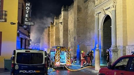 Extinguido el incendio en la mezquita de Córdoba