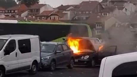 Susto en el parking del metro de Plentzia por el incendio de un coche