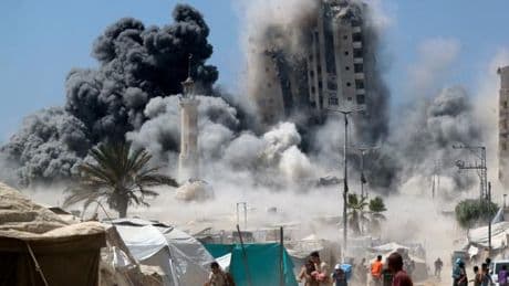 Dans la ville de Gaza, l’offensive israélienne s’intensifie : « J’ai déjà vécu l’humiliation du déplacement. Avec ma famille, nous préférons mourir chez nous »