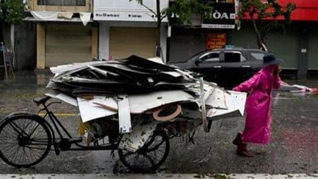 Vietnam'ı Kajiki Tayfunu esir aldı! Binlerce kişi tahliye ediliyor