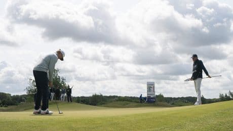 Maarten Lafeber trots op zoon Guus in gigantisch slagveld KLM OPEN: ’Ik laat hem fouten maken’