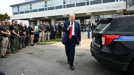 Donald Trump erklärt Washington für sicher aber den Rasen zur Katastrophe