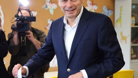 Nach Affäre um Regierungschef: Konservative gewinnen laut Prognosen erneut Wahl in Portugal