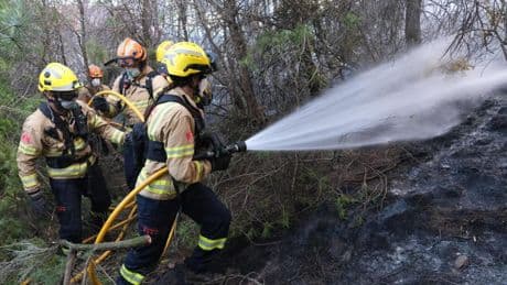 Los bomberos dan por estabilizado el fuego en Rajadell que ha afectado unas 30 hectáreas
