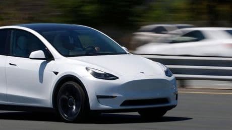 Nächste Schlappe für Musk: Selbstfahrender Tesla landet im Graben