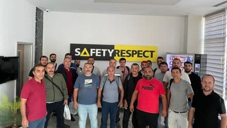 Omsa Metal işçileri hakları için fabrikayı işgal etti