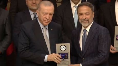 Kaan Yakuphan'a "Yılın Haber Spikeri" ödülü!