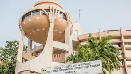 Bénin: deux hauts fonctionnaires et le fondateur du parti Le Libéral inculpés pour corruption