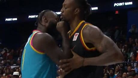 Dwight Howard vuelve a jugar y se pelea con "la estrella nacida para perder y construida para ganar"