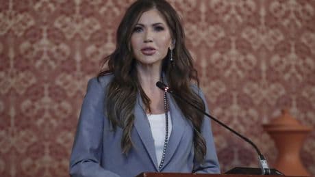 Roban el bolso a la secretaria de Seguridad Nacional de EEUU con 3.000 dólares en efectivo y documentos oficiales
