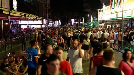 Mallorca: Deutsche zeigen Hitlergruß – Hotel verwarnt Urlauber