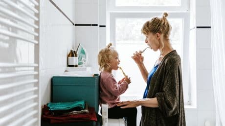 Onbetaald werk als een nijpend feministisch probleem