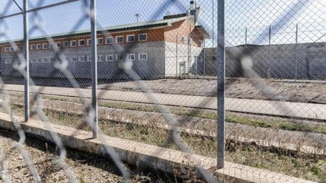 Sanidad penitenciaria en crisis: el 72% de las plazas de médicos en las cárceles españolas está sin cubrir