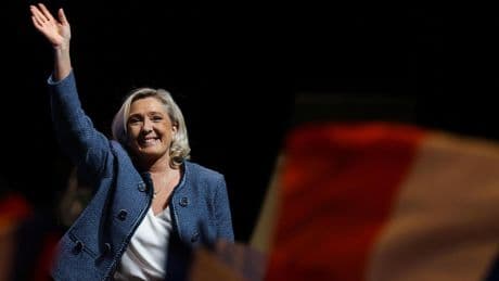 Le Pen insta a sus seguidores a usar las municipales de 2026 como "trampolín" para llegar al poder: "Os necesito ahora"