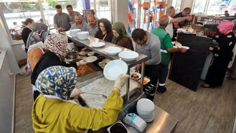 Can Sofrası kapılarını açtı: 90 TL'ye 4 çeşit yemek! Lezzet ve ekonomi bir arada