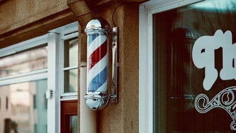 El significado oculto del clásico poste en espiral de las barberías
