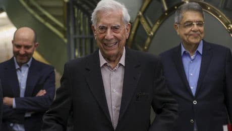 Vargas Llosa antes de la fama: del maltrato de su padre al éxito descomunal de 'La ciudad y los perros'