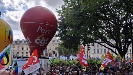 Des milliers de personnes place du Châtelet