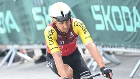 Chutes, insultes en ligne, fracture du doigt puis abandon, le Tour de France en enfer de Bryan Coquard