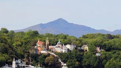 Dreamy 'fairytale' UK village with breathtaking views gets mistaken for Italy