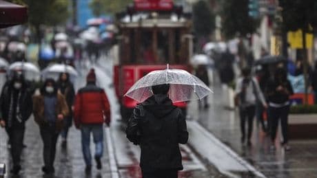 Hava sıcaklıklarında ani düşüş: İstanbul'a yağış geliyor