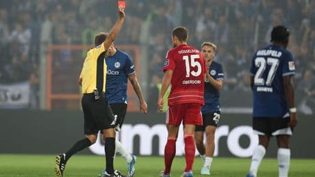 2. Fußball-Bundesliga: Rückkehr geglückt: Bielefeld schlägt in Überzahl Düsseldorf
