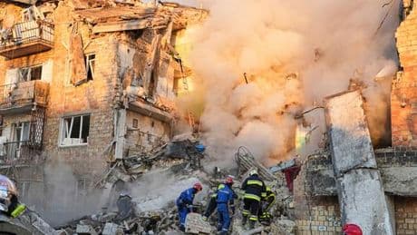 En direct, guerre en Ukraine : au moins huit morts et 30 blessés dans des frappes aériennes nocturnes sur Kiev