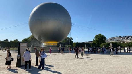 «Les JO nous ont convaincus de venir» : un an après Paris 2024, la France fait le plein de touristes cet été