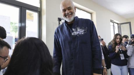 Législatives en Albanie: le Premier ministre Edi Rama rempile pour une quatrième mandat