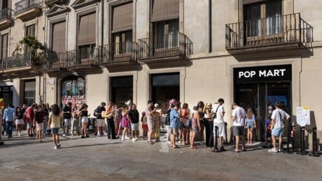 El fenómeno Labubu revoluciona el Portal de l'Àngel