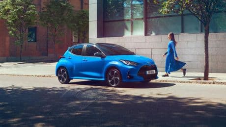 Toyota lancia gli “incentivi democratici”: fino a 8 mila euro per elettriche e ibride