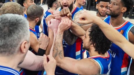 Anadolu Efes Final-Four için parkede!