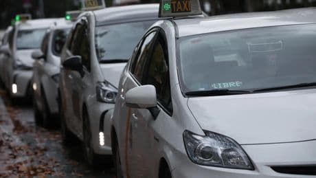Una pareja recupera el bolso con 4.000 euros que olvidó en un taxi de Sevilla
