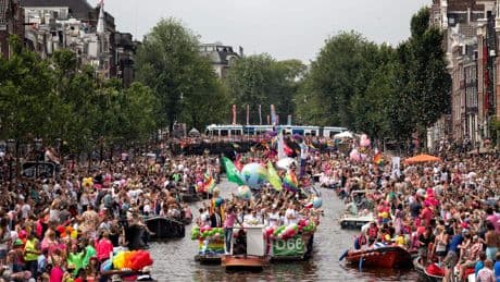 Praat mee: Homo-acceptatie daalt, valt het tij nog te keren?