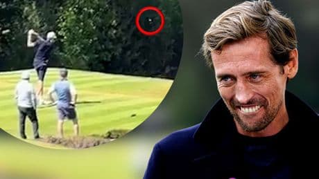 Direkt ins Gebüsch! - Golfer lachen Fußball-Legende aus