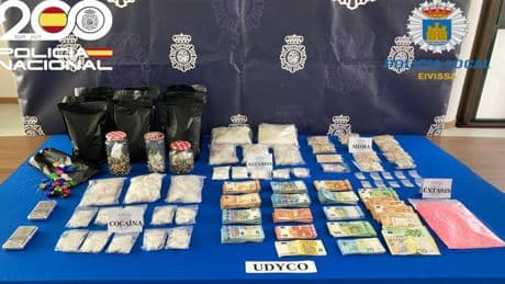 Descubren 14 kilos de droga y 40.000 euros al acudir por una pelea doméstica en Ibiza