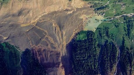 Suisse : les images de Blatten avant et après l’effondrement du glacier du Birch