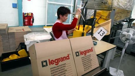 "La moitié de ce qu’on vend aux États-Unis vient de Chine ou du Mexique": comment le géant français Legrand s'adapte à Donald Trump