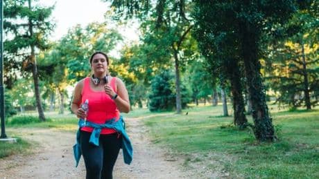 Marcher vite, un remède simple pour prévenir les troubles du rythme cardiaque