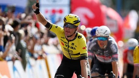 Topfavoriet Olav Kooij sprint naar ritwinst in openingsetappe Ronde van Polen na hectische sprint