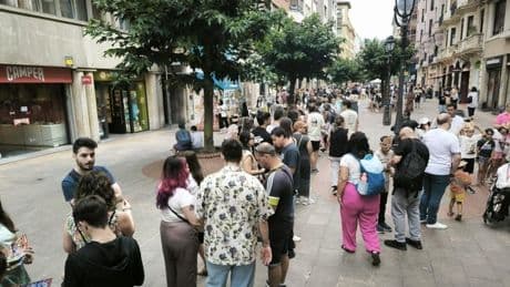Locura en la apertura de la primera tienda de Lego en Bilbao