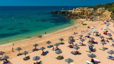 Two Brit tourists die in Algarve after jumping into pool after night out