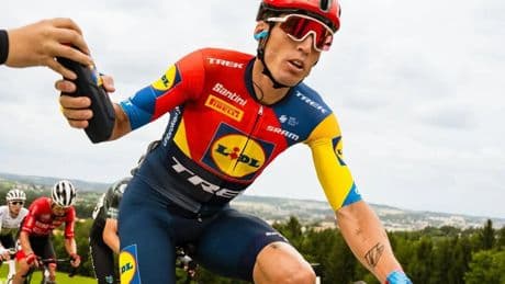 Malas noticias para Aleix Espargaró en su estreno como ciclista: abandona el Tour de Austria con posible lesión en la mano