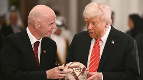 Chaos bij FIFA-congres: Infantino te laat door reis met Trump, UEFA-baas vertrekt