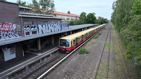 Wieder Unfall auf der Linie S1 in Berlin - S-Bahn-Surfer (20) liegt tot auf Zugdach