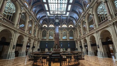 La bolsa española abre con normalidad tras el gran apagón