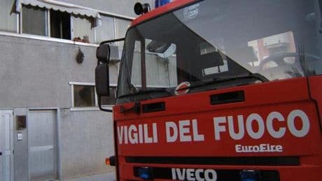 Tre auto distrutte da un incendio a Castelvecchio