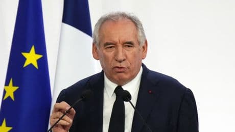 Vote de confiance le 8 septembre: qu'est-ce que l'article 49 de la Constitution, auquel François Bayrou va recourir?