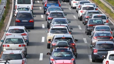Nuit, matin, midi… À quelle heure partir pour vraiment éviter les bouchons ?
