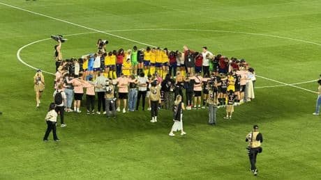 10 minutos de vida o muerte tras desplomarse en pleno partido